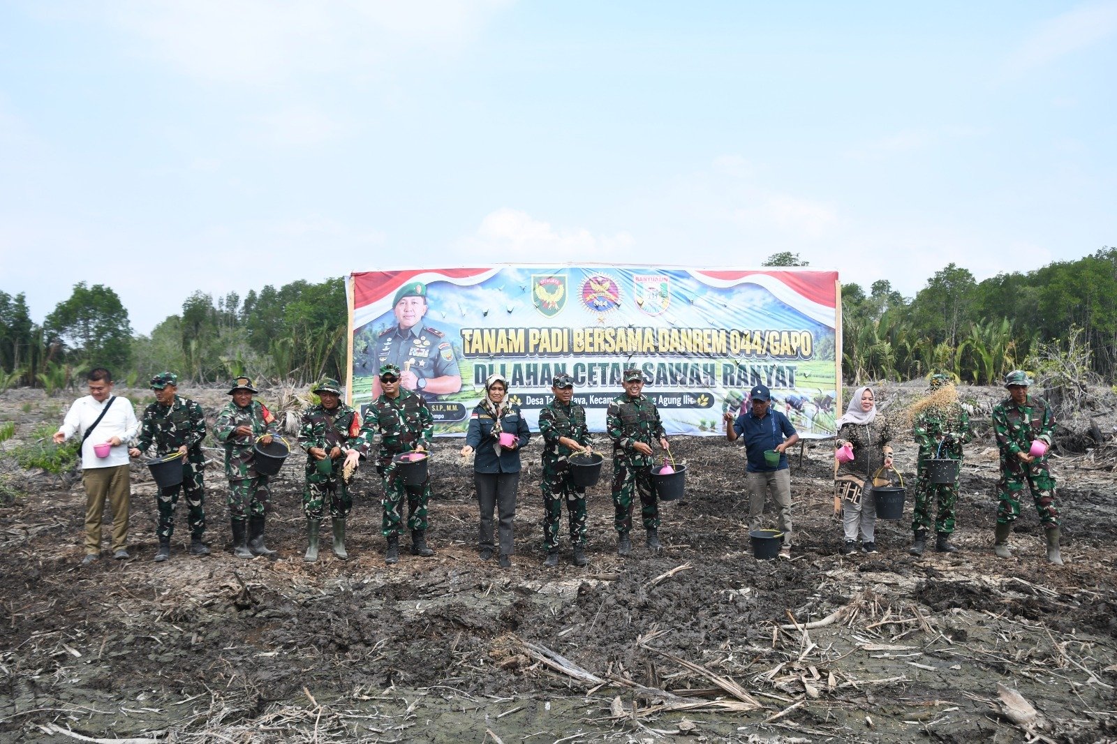 Dari Lahan Tidur Menjadi Sawah Produktif, Danrem 044/Gapo Kawal Program Strategis Pemerintah