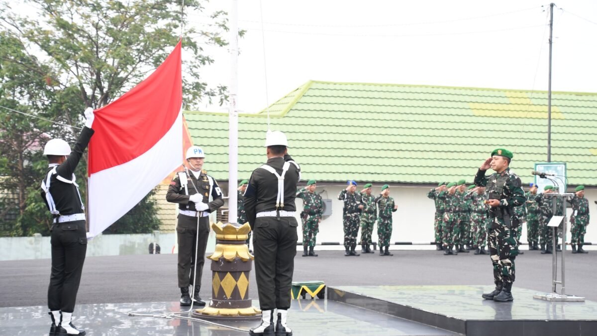Usai Pimpin Upacara Bendera, Danrem 044/Gapo Berikan Penekanan Melalui Jam Komandan