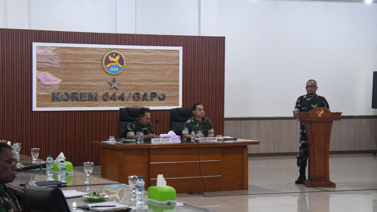 Danrem 044/Gapo Pimpin Rapat Evaluasi Program Kerja dan Anggaran Semester I TA 2026