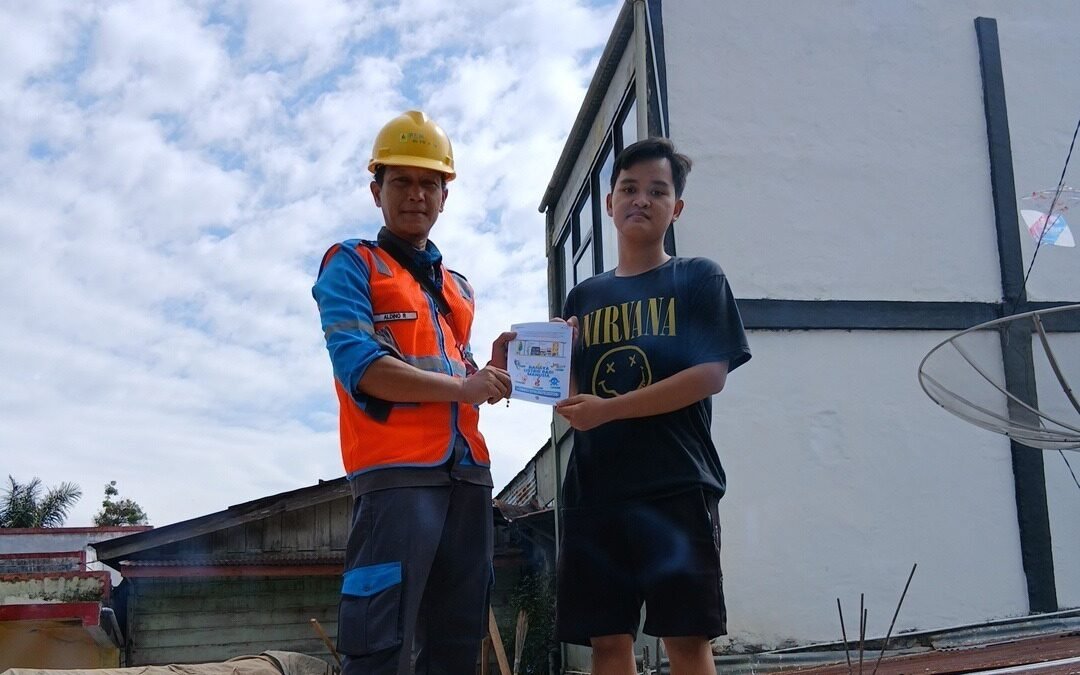 Jelang HUT RI ke-81, PLN Ingatkan Umbul-Umbul Wajib Berjarak Aman dari Jaringan Listrik