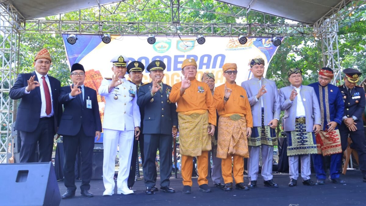 Herman Deru Buka Pameran Dagang Lokal OKU, Borong Produk UMKM dan Puji Kualitas Air Minum Tirta Raja
