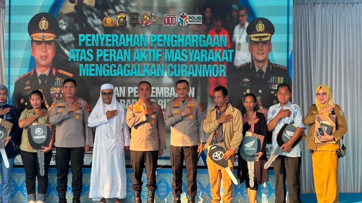 Kapolda Sumsel Pimpin Pengembalian Barang Bukti dan Apresiasi Warga Pemberani