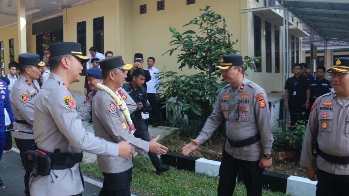 Kapolda Sumsel Tiba di Pagar Alam, Sambutan Adat Warnai Kunjungan KerjaKapolda Sumsel Tiba di Pagar Alam, Sambutan Adat Warnai Kunjungan Kerja