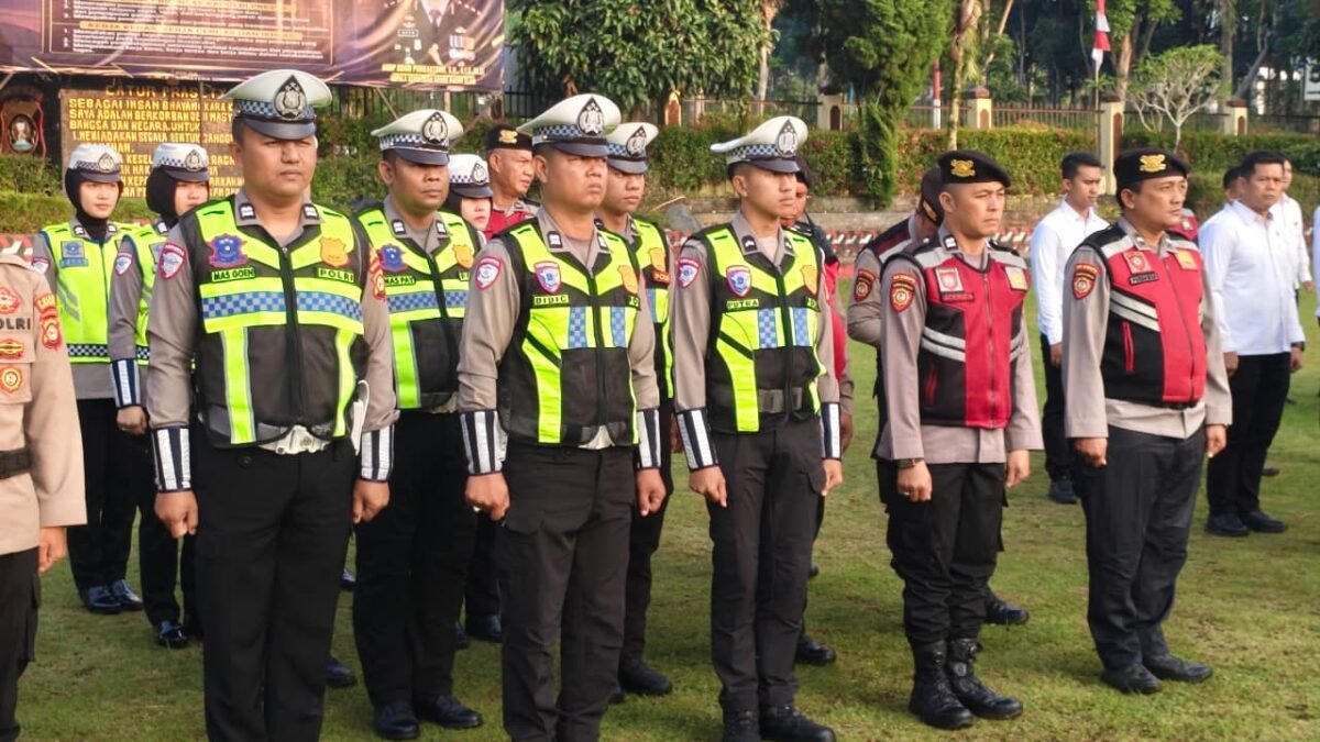 Personel Polri Berprestasi Terima Piagam Penghargaan dari Kapolda Sumsel
