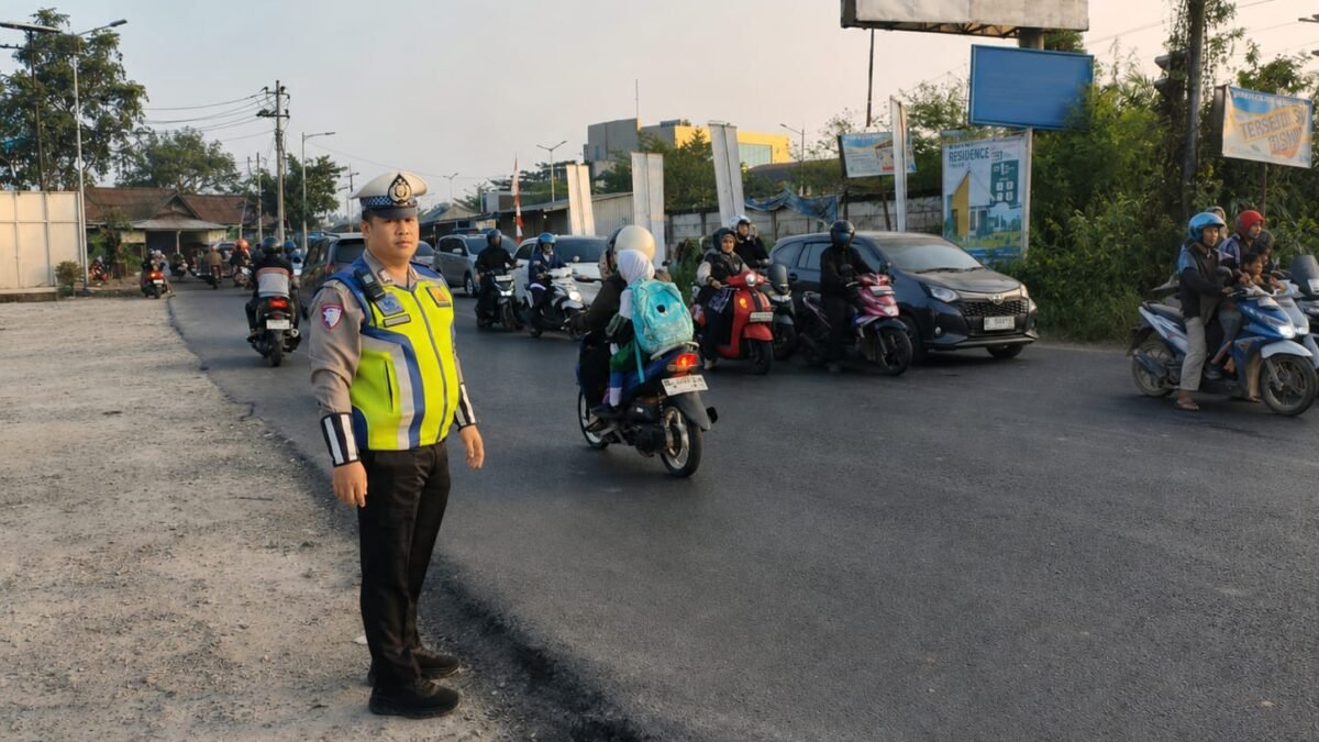 Satlantas Polres Banyuasin Intensifkan Strong Point Sore dan Patroli Hunting Jaga Kelancaran Arus Lalu Lintas