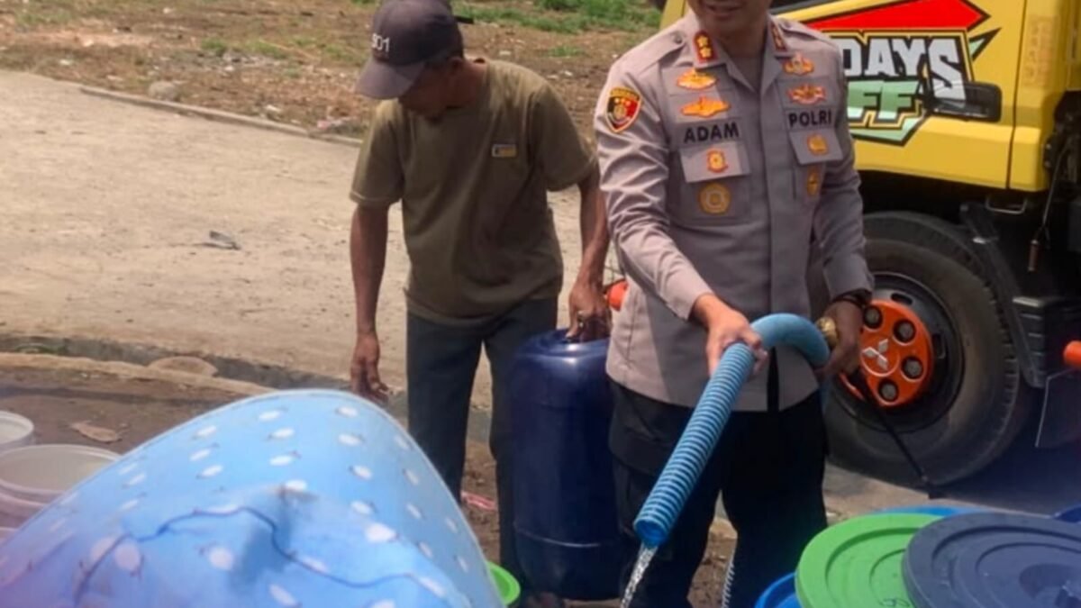 Polres Pagar Alam Bantu Warga Kampung KB Penuhi Kebutuhan Air Bersih