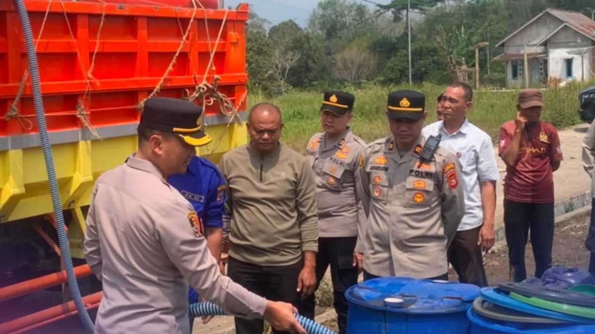 Polres Pagar Alam Bantu Warga Lubuk Buntak di Tengah Kebutuhan Air Bersih