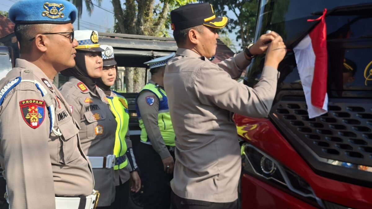 Polres Pagaralam Ajak Masyarakat Kibarkan Merah Putih