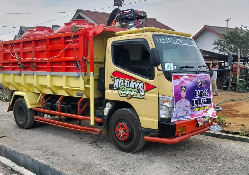Polres Pagar Alam Peduli Warga, Pasokan Air Bersih Disalurkan ke Talang Ternak