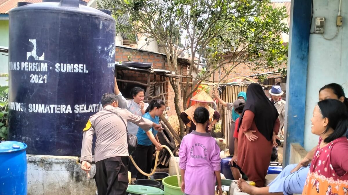 Polres Pagar Alam Buktikan Kehadiran Polri melalui Bantuan Air Bersih