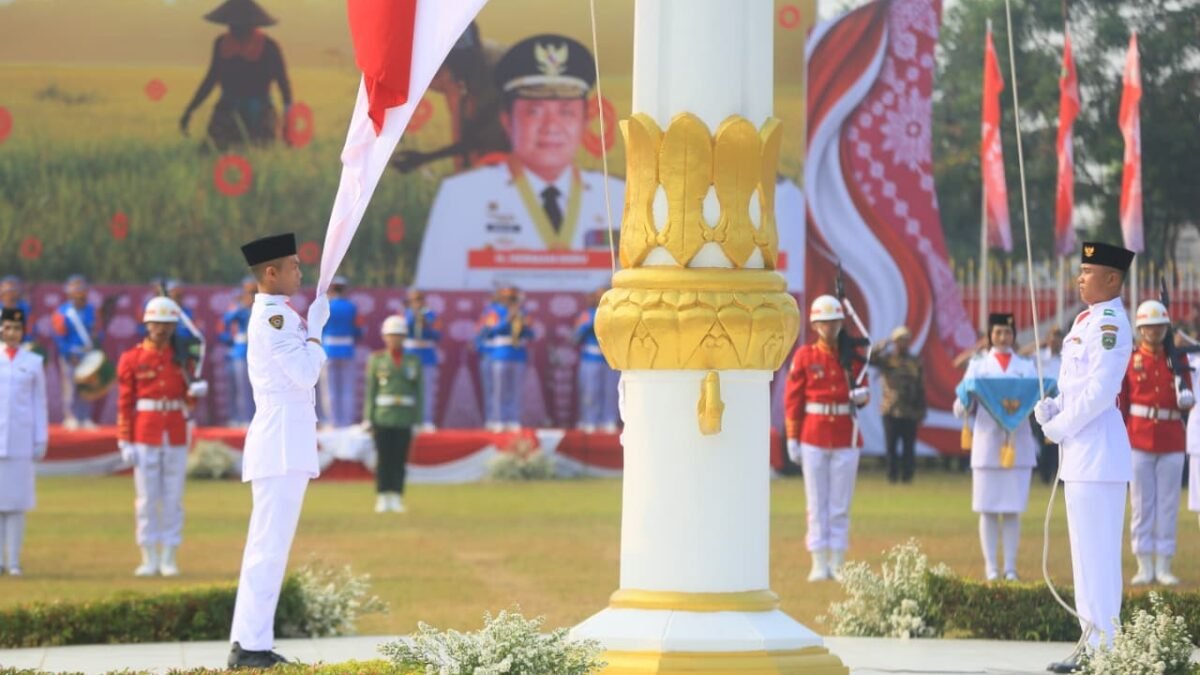 Bangga! Pelajar SMA Negeri 3 Palembang M Prince Farid Al-Qodri Jadi Pembentang Bendera di Istana Gubernur