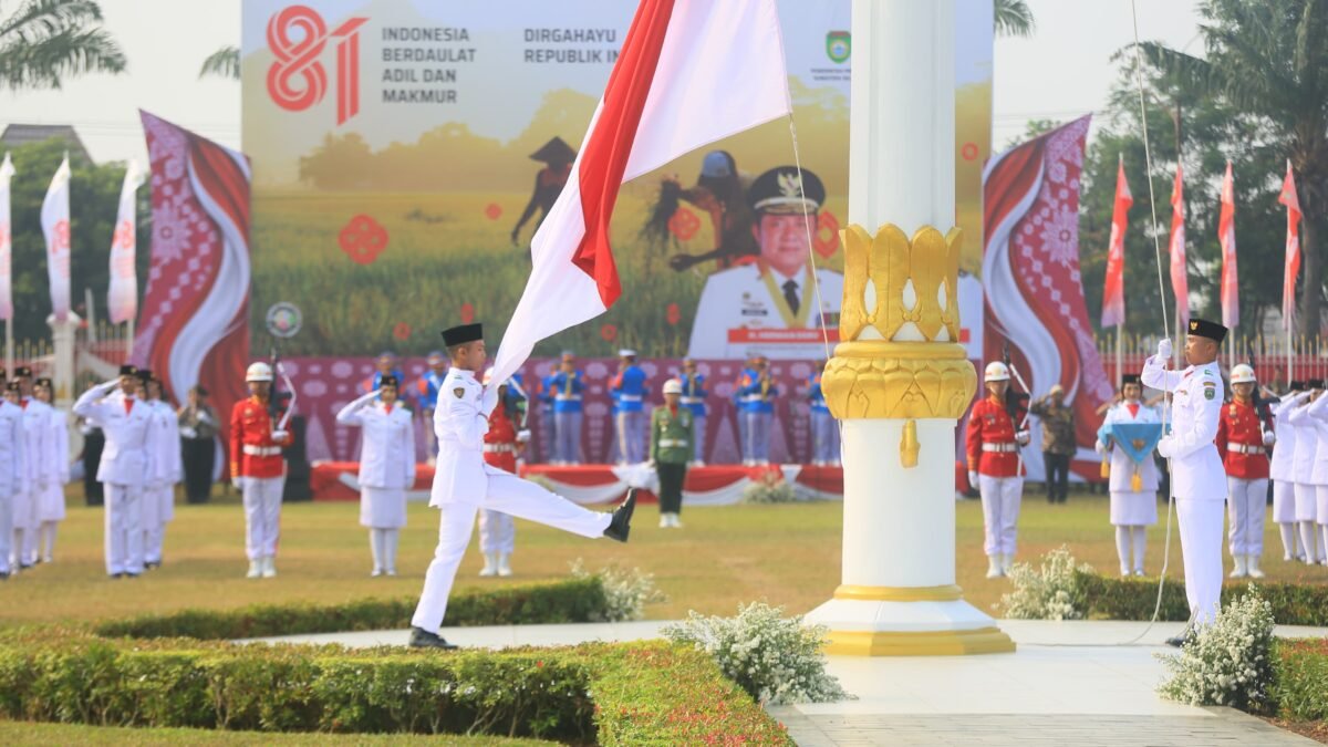 Langkah Tegap Prince Farid di Hari Kemerdekaan, Sukses Emban Tugas Pembentang Bendera Pasukan 8