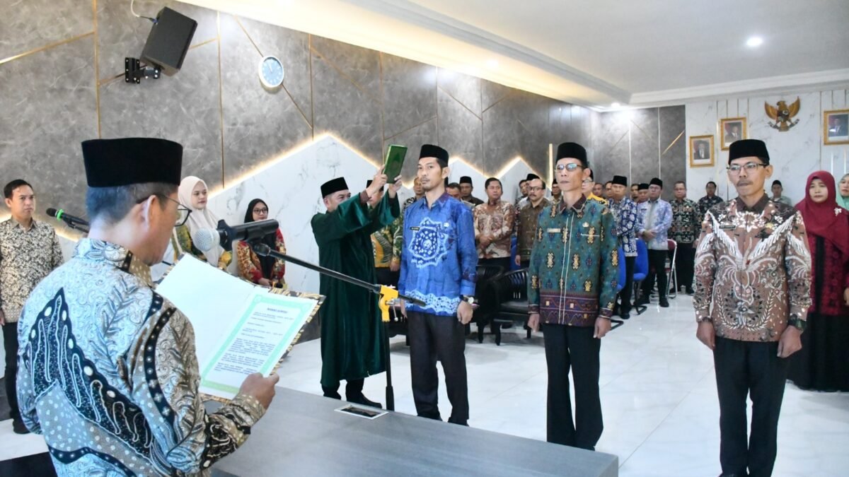 Lantik Tiga Kepala KUA, Kakanwil Kemenag Sumsel Minta Tingkatkan Profesionalisme dan Komunikasi