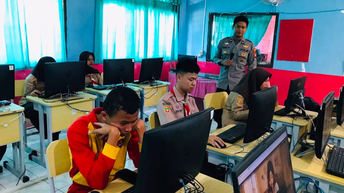 Pelajar Pagar Alam Diberi Bekal Menghadapi Ancaman Kejahatan di Dunia Maya