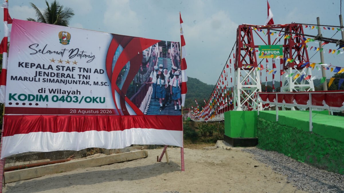 Kasad Tinjau Jembatan Gantung Garuda Di OKU dan Bagikan 1.000 Box Sembako* : *”TNI Harus Hadir Menjadi Solusi Di Tengah Kesulitan Rakyat”