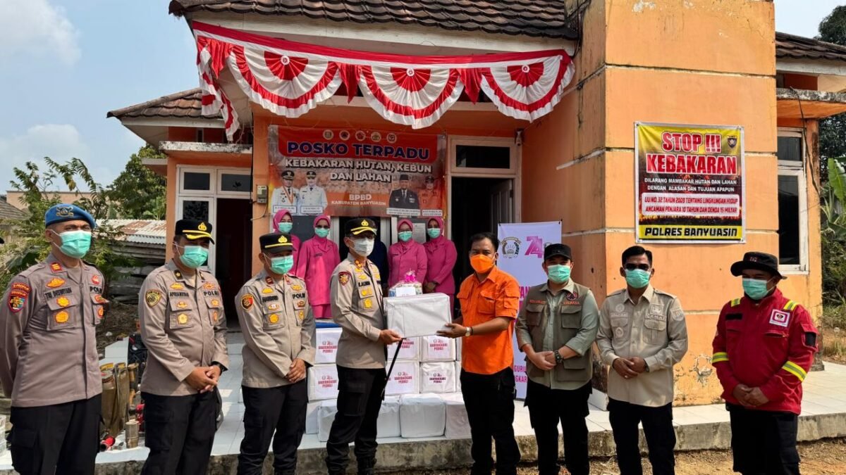 Kunjungi Posko Karhutla 04 Sako, Kapolres Banyuasin Beri Dukungan dan Apresiasi kepada Petugas