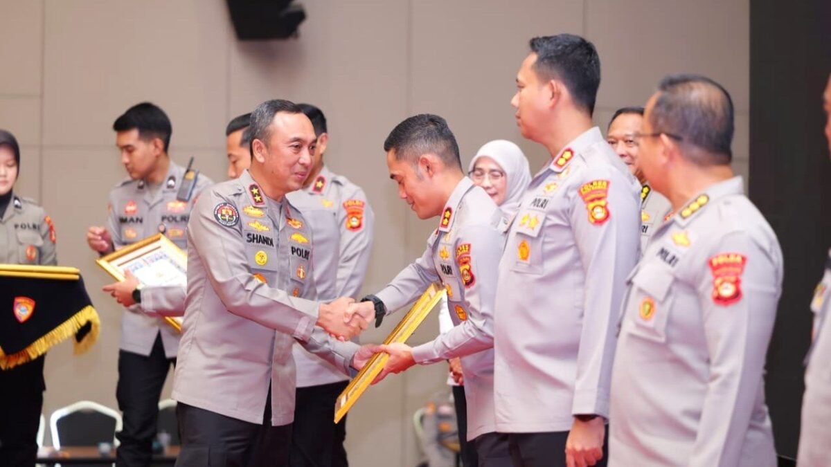 Kapolda Sumsel Irjen Pol Sandi Nugroho membuka Bimtek Inovasi Pelayanan Publik, menegaskan pentingnya reformasi birokrasi yang berdampak nyata bagi masyarakat.