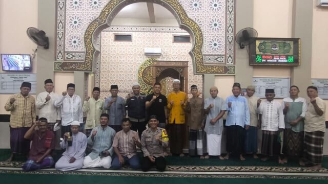 Personel Polda Sumsel dan Polres Muara Enim saat Program SULING Polda Sumsel untuk perkuat Kamtibmas.