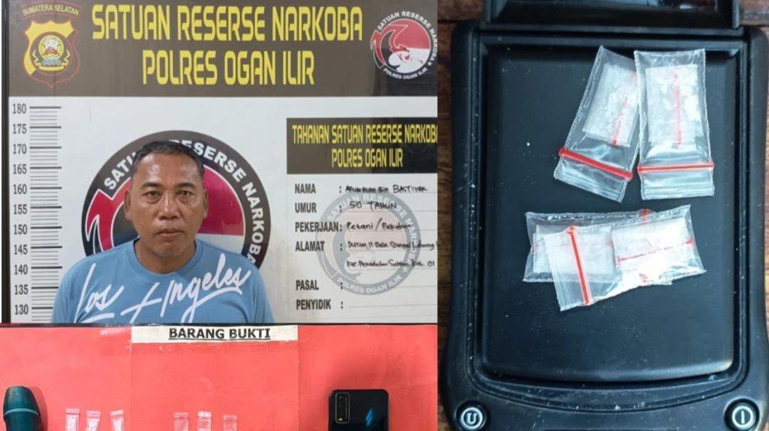 Petugas Satresnarkoba Polres Ogan Ilir menunjukkan barang bukti sabu dari penangkapan pengedar sabu residivis AR di Pemulutan Selatan.