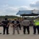 Personel Polres Banyuasin melakukan pengaturan lalu lintas di Simpang Pintu Tol Pulau Rimau