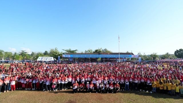 Ketum TP PKK Tri Tito Karnavian ajak pelajar Biak Numfor menumbuhkan cinta Tanah Air lewat potensi wisata bahari.