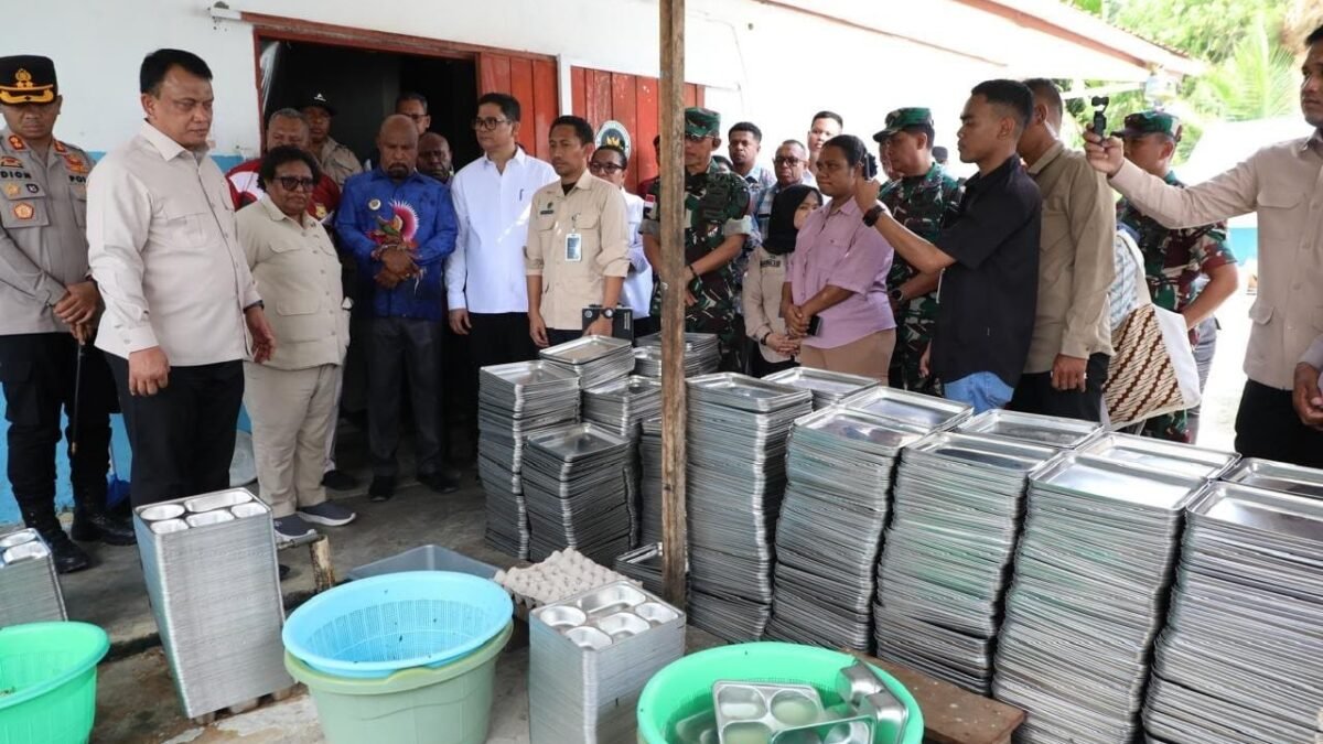 Wamendagri Ribka Haluk meninjau langsung lokasi evaluasi Program MBG di Jayapura