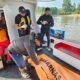 Tim gabungan mengevakuasi dua korban jatuh dari tongkang di Sungai Baung yang ditemukan meninggal dunia