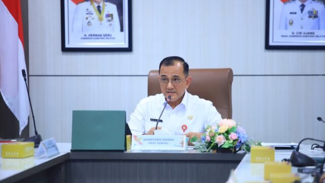 Sekda Sumsel Edward Candra memimpin rapat persiapan Forum Kemitraan Sinergi GSMP untuk memperkuat ketahanan pangan Sumsel.