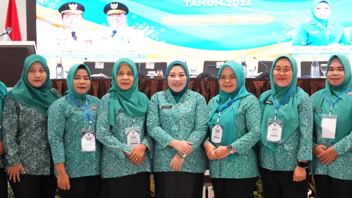 Staf Ahli TP PKK Sumsel Lidyawati Cik Ujang membuka Pelatihan Gelari Pelangi untuk perkuat ketahanan keluarga.