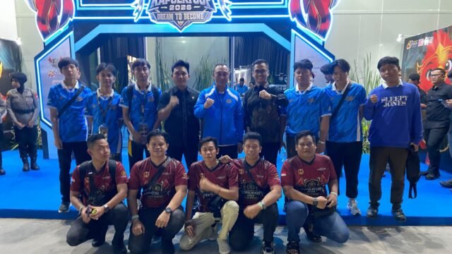 Kapolda Sumsel Irjen Pol. Dr. Sandi Nugroho memberikan motivasi kepada tim E-Sport Polda Sumsel di Kapolri Cup 2026.