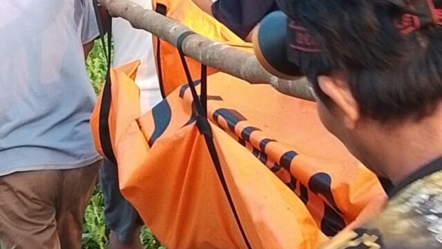 Tim gabungan melakukan pencarian warga tenggelam di Danau Sindowali, Musi Banyuasin.