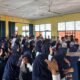 Anggota Satgas BEKAWAN Polres Lubuk Linggau memberikan penyuluhan tentang pencegahan kenakalan remaja kepada pelajar SMP