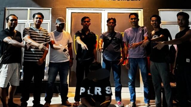 Polres Prabumulih mengamankan EJH, pelaku pencurian rumah kosong di Prabumulih Timur.