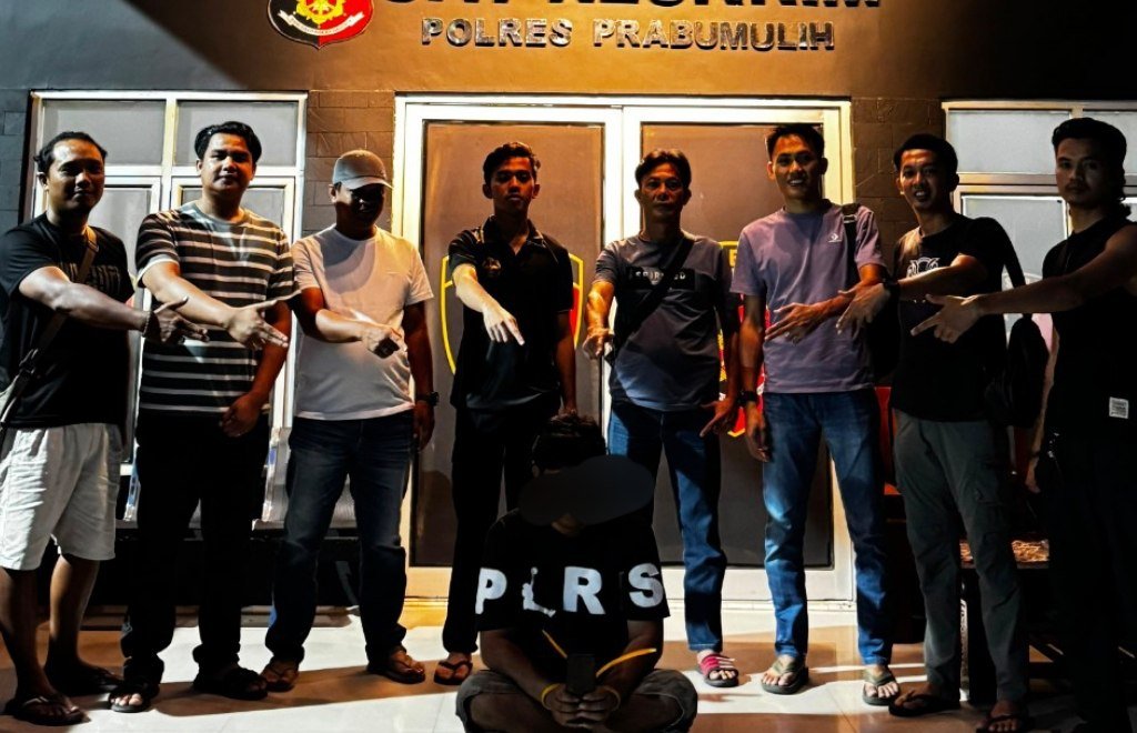 Polres Prabumulih mengamankan EJH, pelaku pencurian rumah kosong di Prabumulih Timur.