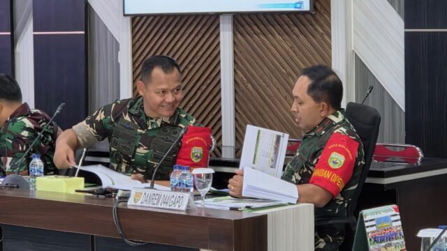 Kasdam II/Sriwijaya Brigjen TNI Iwan Ma'ruf Zainudin saat Rakor penanganan Karhutla Sumatera Selatan via Zoom.
