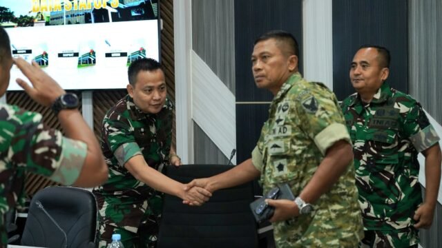 Kasdam II/Sriwijaya Brigjen TNI Iwan Ma'ruf Zainudin saat rapat evaluasi percepatan pembangunan KDKMP