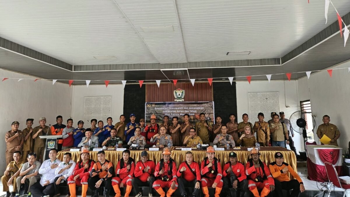 Kapolres Muara Enim AKBP Hendri Syaputra memimpin sosialisasi pencegahan Karhutla di Sungai Rotan