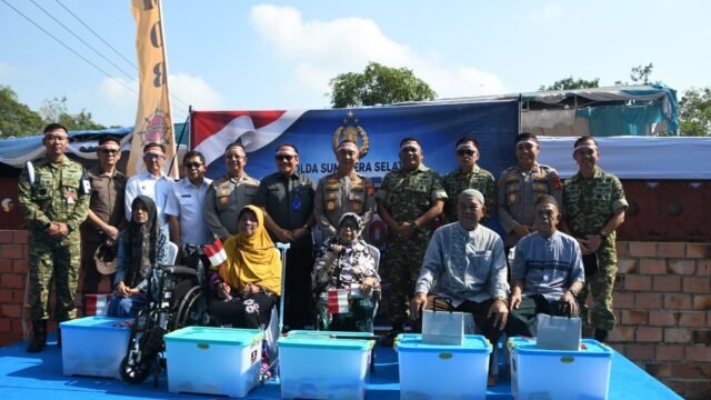 Kasrem 044/Gapo bersama Kapolda Sumsel saat peresmian Jembatan Merah Putih
