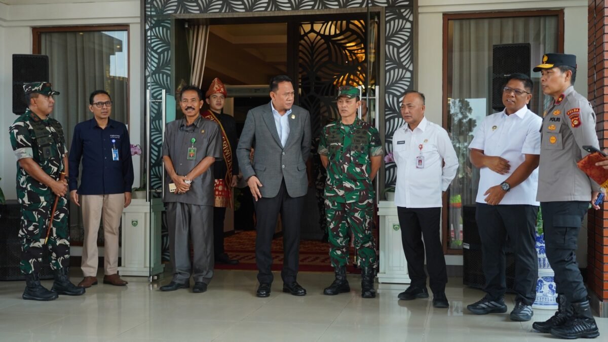 Kepala Staf Kepresidenan RI Dudung Abdurachman disambut Forkopimda saat kunjungan kerja di Sumsel