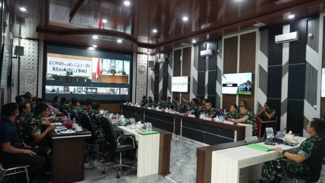 Pangdam II/Swj Mayjen TNI Ujang Darwis pimpin rapat evaluasi Dansatjar