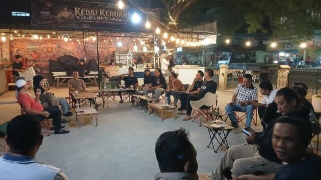 Wakapolres Empat Lawang Kompol Dr. Abdul Rahman bersama insan pers dalam kegiatan media gathering untuk perkuat sinergi.