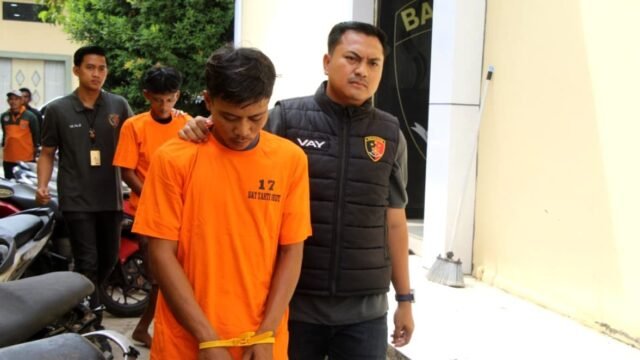 Tiga pria tersangka pembakaran lahan di OKU Timur diamankan polisi