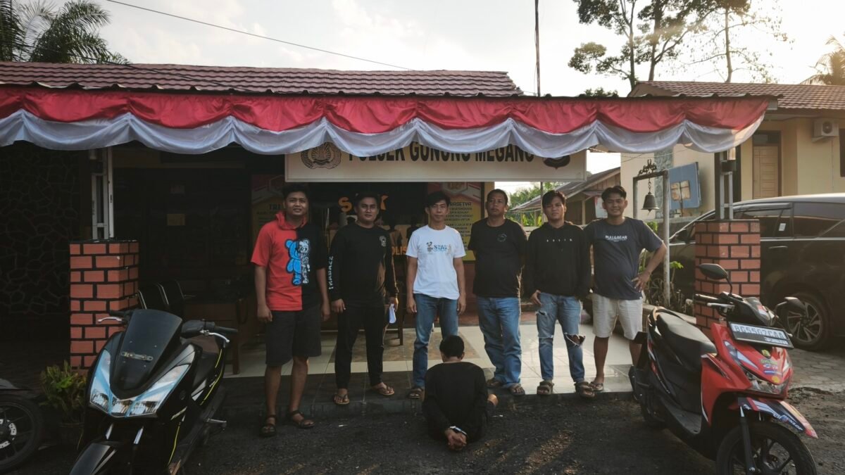 Petugas kepolisian dari Polres Muara Enim mengamankan pelaku curat di SPPG Ujan Mas.