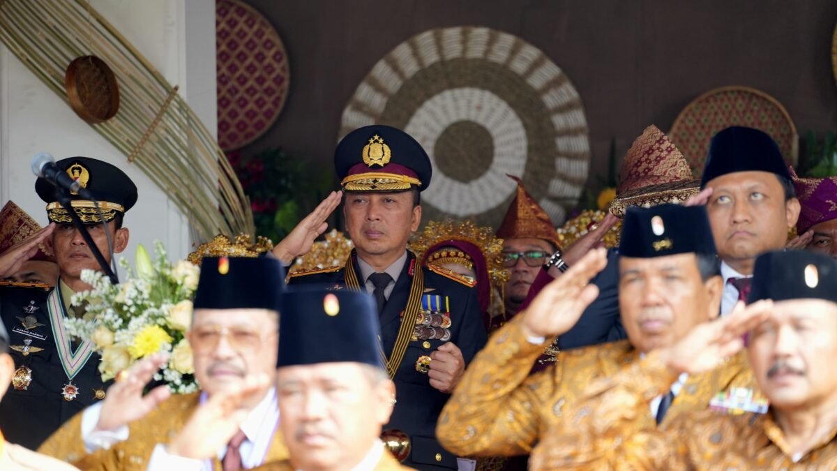Kapolda Sumsel Irjen Pol Sandi Nugroho bersama Forkopimda Sumsel teguhkan persatuan pada HUT ke-81 RI di Palembang.
