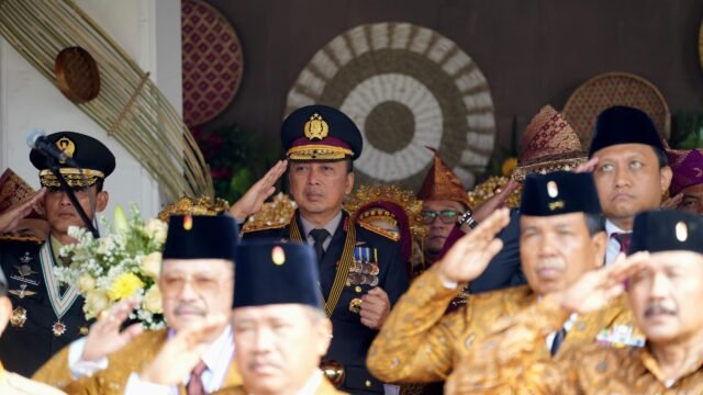 Kapolda Sumsel Irjen Pol Sandi Nugroho bersama Forkopimda Sumsel teguhkan persatuan pada HUT ke-81 RI di Palembang.