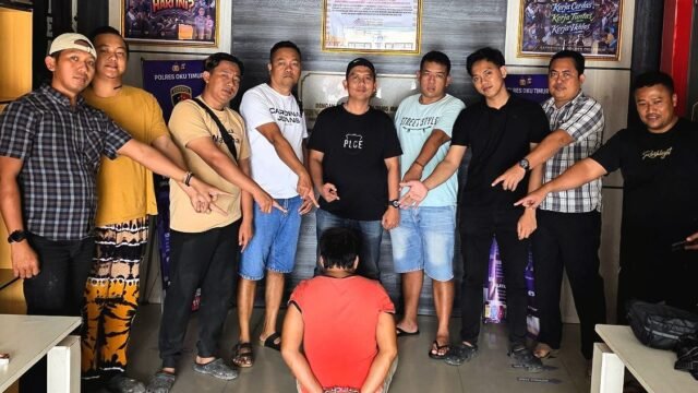 Petugas Satreskrim Polres OKU Timur mengamankan tersangka kasus pembunuhan di OKU Timur
