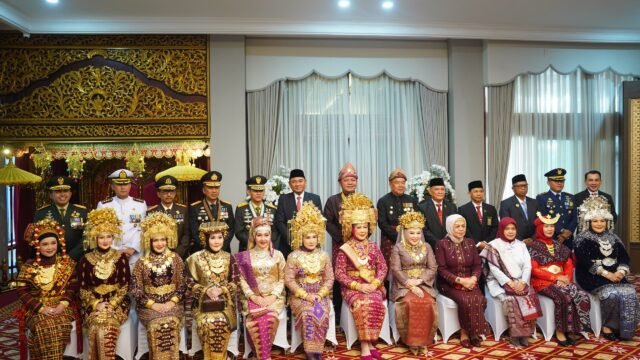 Pangdam II/Swj Mayjen TNI Ujang Darwis hadiri Detik-Detik Proklamasi HUT RI ke-81 di Griya Agung Palembang