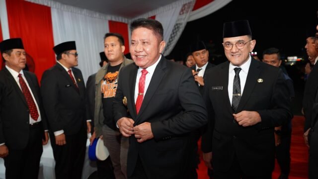 Gubernur Herman Deru dan Wagub Cik Ujang saat Renungan Suci HUT RI ke-81 di TMP Palembang 2026