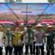Kapolres Lahat AKBP Novi Edyanto bersama petani menanam bawang putih di lahan 15 hektare, wujudkan swasembada pangan Lahat.