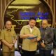 General Manager PLN UID S2JB Diksi Erfani Umar dan Gubernur Sumsel Herman Deru membahas percepatan program listrik desa Sumsel.